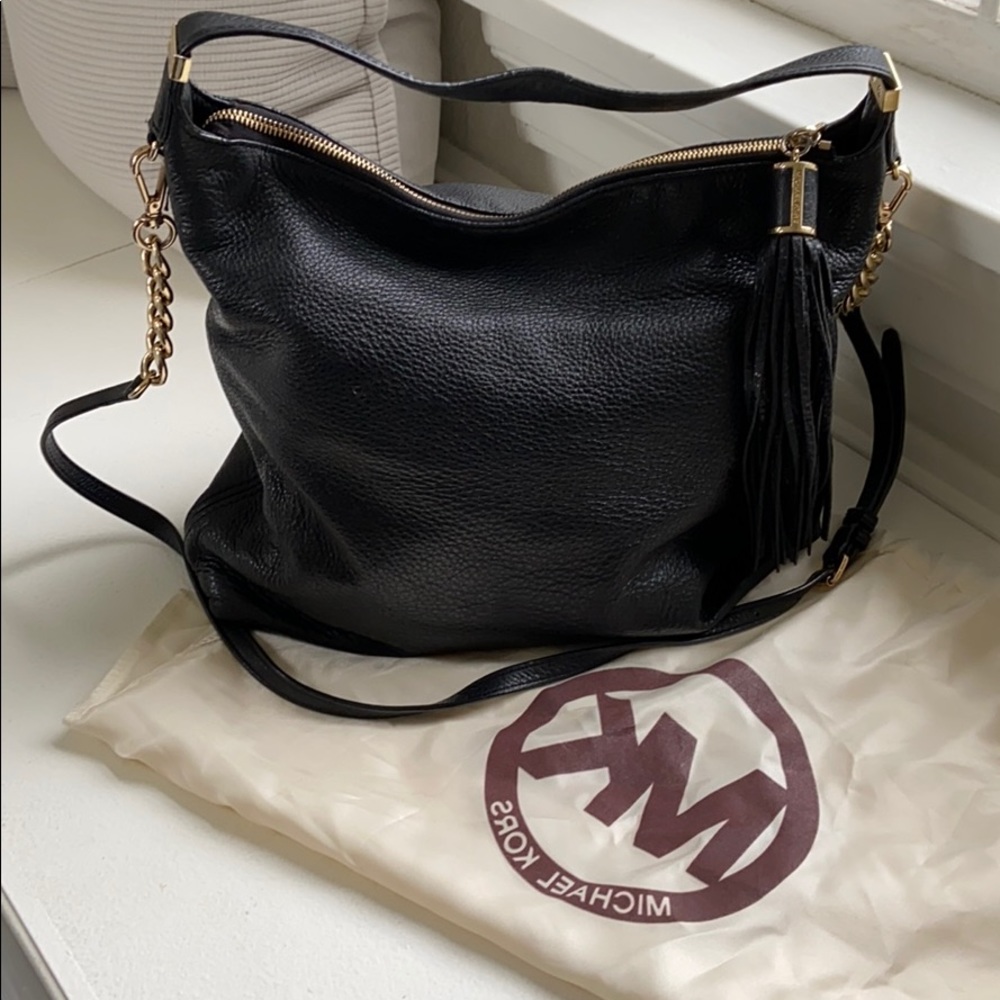 Black leather Michael Kor’s purse